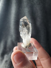 Charger l'image dans la galerie, Quartz fumé zoné enhydro sceptre pierre de collection
