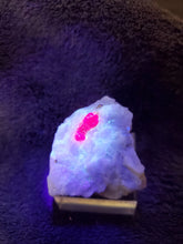 Charger l'image dans la galerie, Rubis sur Calcite avec un peu de Pyrite d'Afghanistan pierre de collection
