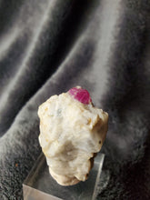 Charger l'image dans la galerie, Rubis sur Calcite avec un peu de Pyrite et Muscovite d'Afghanistan pierre de collection
