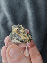 Charger l'image dans la galerie, Zircon sur Biotite du Pakistan pierre de collection

