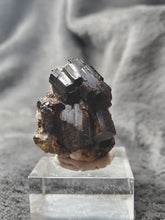 Charger l'image dans la galerie, Vésuvianite du Pakistan pierre de collection
