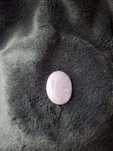 Charger l'image dans la galerie, Kunzite du Brésil cabochon
