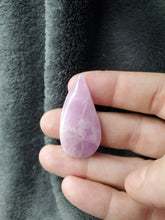 Charger l'image dans la galerie, Kunzite du Brésil cabochon
