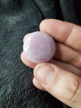 Charger l'image dans la galerie, Kunzite du Brésil cabochon
