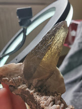 Charger l'image dans la galerie, Quartz fumé et Feldspath (Pierre de Lune) de Madagascar pierre de collection
