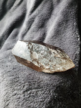 Charger l'image dans la galerie, Quartz Fumé De Madagascar pierre de collection
