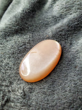 Charger l'image dans la galerie, Pierre de Lune/Pierre de Soleil d'Inde cabochon
