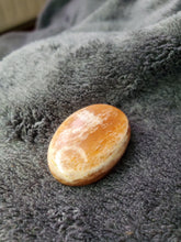 Charger l'image dans la galerie, Pierre de Soleil de Tanzanie cabochon
