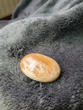 Charger l'image dans la galerie, Pierre de Soleil de Tanzanie cabochon
