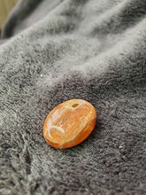 Charger l'image dans la galerie, Pierre de Soleil de Tanzanie cabochon
