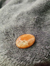 Charger l'image dans la galerie, Pierre de Soleil de Tanzanie cabochon
