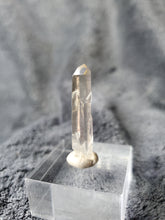 Charger l'image dans la galerie, Citrine naturelle des Alpes pierre de collection
