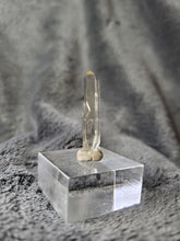 Charger l'image dans la galerie, Citrine naturelle des Alpes pierre de collection
