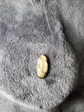 Charger l'image dans la galerie, Labradorite de Madagascar cabochon
