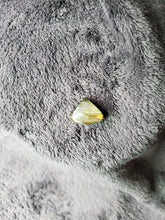 Charger l'image dans la galerie, Labradorite de Madagascar cabochon
