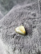 Charger l'image dans la galerie, Labradorite de Madagascar cabochon
