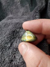 Charger l'image dans la galerie, Labradorite de Madagascar cabochon
