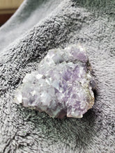 Charger l'image dans la galerie, Fluorite violette de Chine pierre de collection
