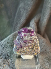 Charger l'image dans la galerie, Fluorite violette de Namibie pierre de collection
