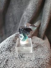 Charger l'image dans la galerie, Fluorite verte - violette de Namibie pierre de collection
