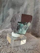 Charger l'image dans la galerie, Fluorite verte - violette Parquet Pattern de Namibie pierre de collection
