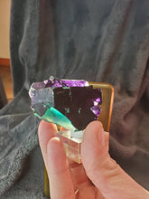 Charger l'image dans la galerie, Fluorite verte - violette Parquet Pattern de Namibie pierre de collection
