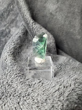 Charger l'image dans la galerie, Fluorite verte - bleue de Namibie pierre de collection
