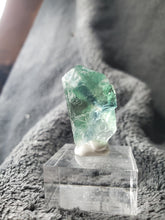 Charger l'image dans la galerie, Fluorite verte - bleue de Namibie pierre de collection
