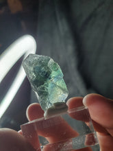 Charger l'image dans la galerie, Fluorite verte - bleue de Namibie pierre de collection
