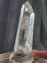 Charger l'image dans la galerie, Quartz à inclusions d'Hématite de Namibie pierre de collection
