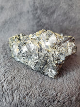 Charger l'image dans la galerie, Quartz et Tourmaline noire de France pierre de collection
