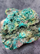 Charger l'image dans la galerie, Dioptase, Mimétite, Wulfénite et Duftite du Congo pierre de collection
