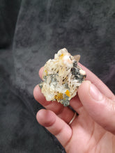 Charger l'image dans la galerie, Baryte, Wulfénite et Cérusite du Maroc pierre de collection
