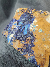 Charger l'image dans la galerie, Azurite et Malachite de Cap Garonne France pierre de collection
