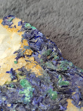 Charger l'image dans la galerie, Azurite et Malachite de Cap Garonne France pierre de collection
