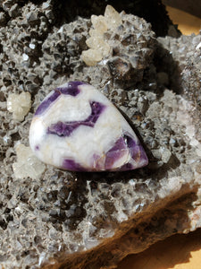 Cabochon Améthyste d'Auvergne