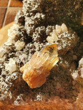 Charger l&#39;image dans la galerie, Citrine naturelle (Congo) pierre de collection
