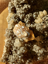 Charger l&#39;image dans la galerie, Citrine naturelle (Congo) pierre de collection
