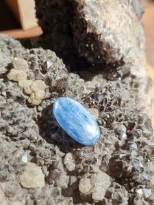 Cabochon Cyanite