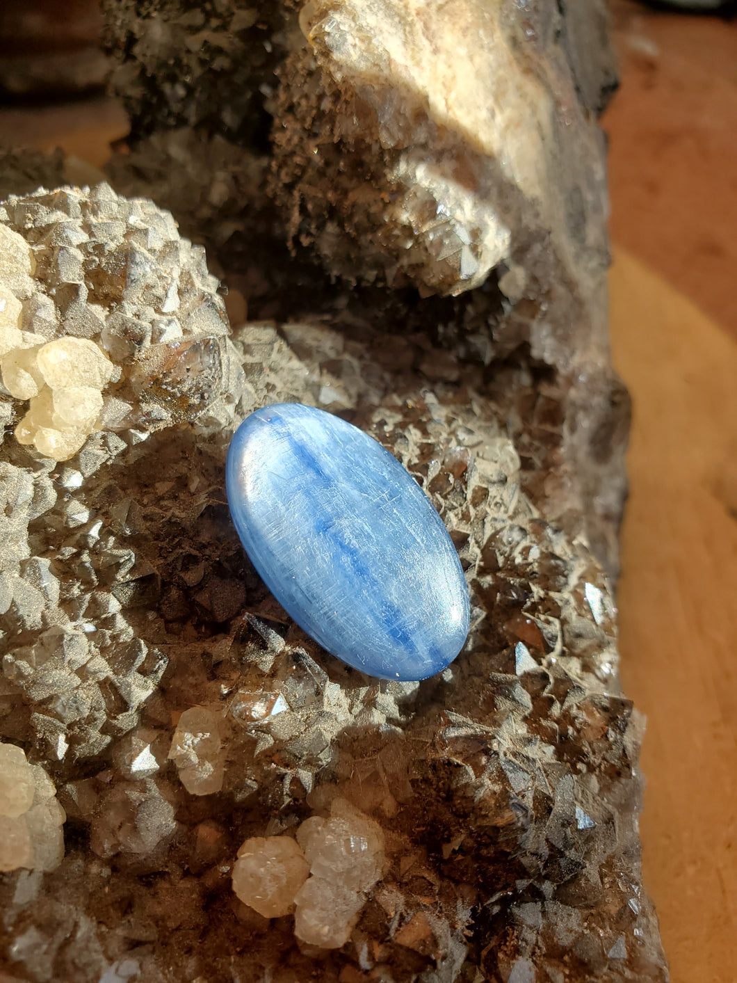 Cabochon Cyanite