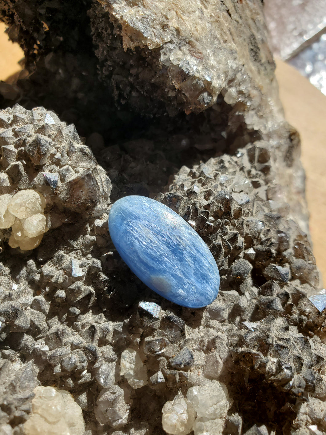 Cabochon Cyanite