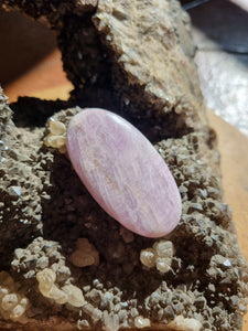 Cabochon Kunzite