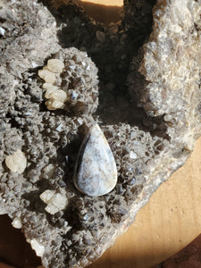 Cabochon Merlinite