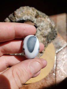 Cabochon Merlinite