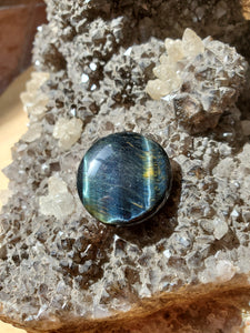 Cabochon Oeil de Faucon