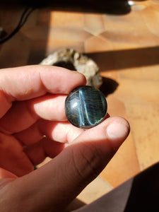 Cabochon Oeil de Faucon