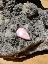 Charger l&#39;image dans la galerie, Cabochon Rhodochrosite
