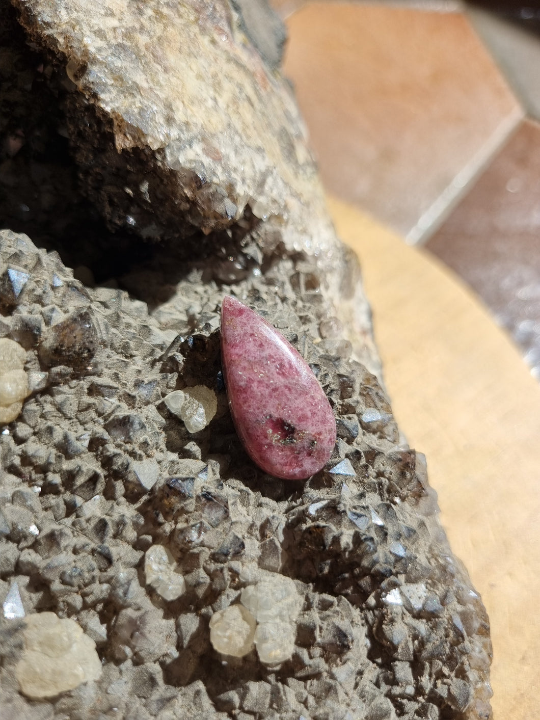 Cabochon Rhodonite