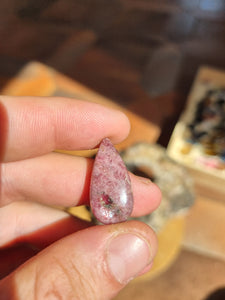 Cabochon Rhodonite