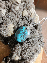 Charger l&#39;image dans la galerie, Collier Turquoise et Pyrite stabilisé
